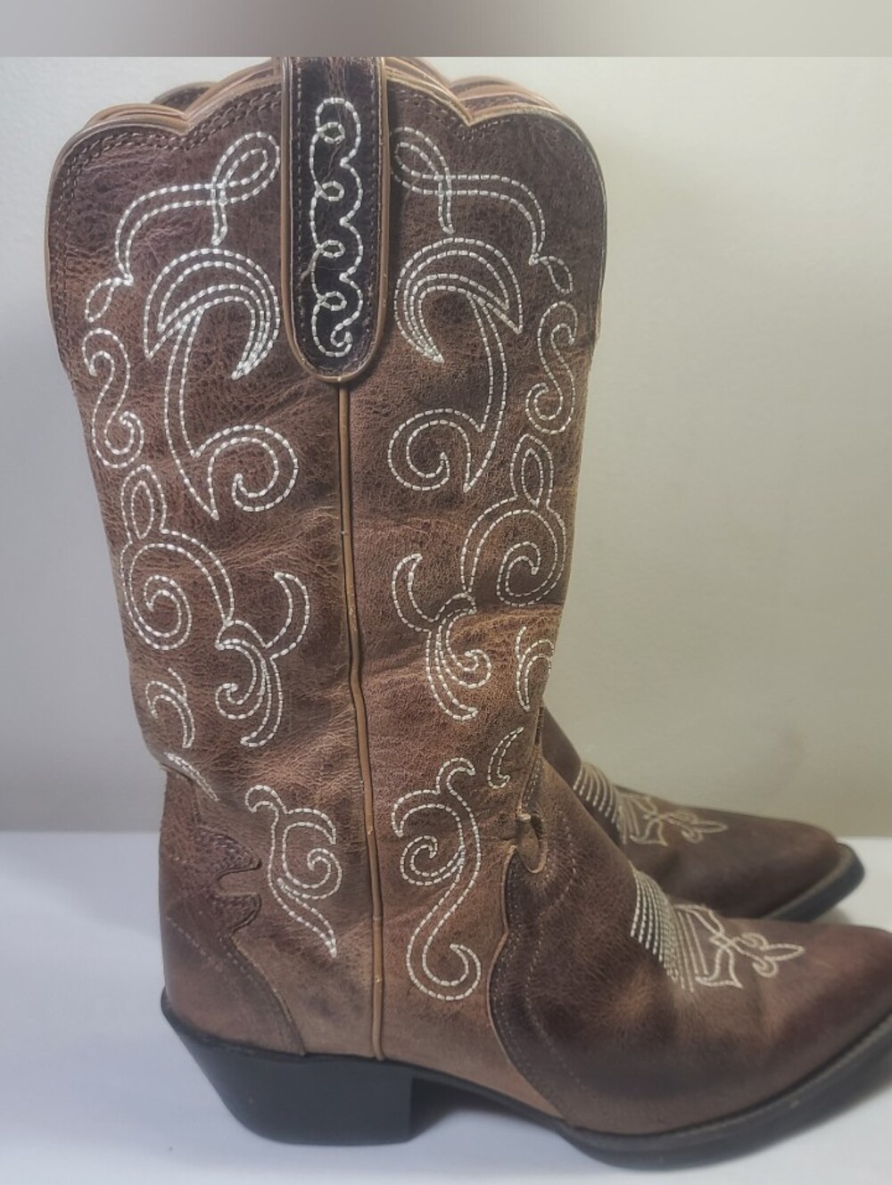 Justin Women's L2703 Brown Leather Cowboy Boots Size 6 (Wide) C